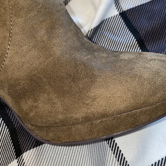 *SOLD* Heeled bootie - Picture 6 of 6